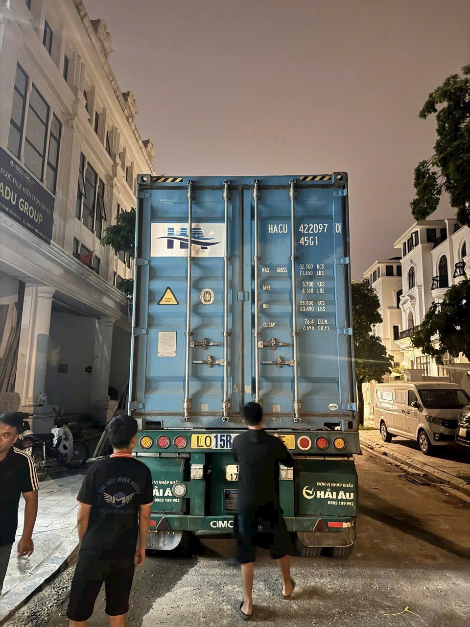 Đội ngũ bốc xếp container giàu kinh nghiệm
